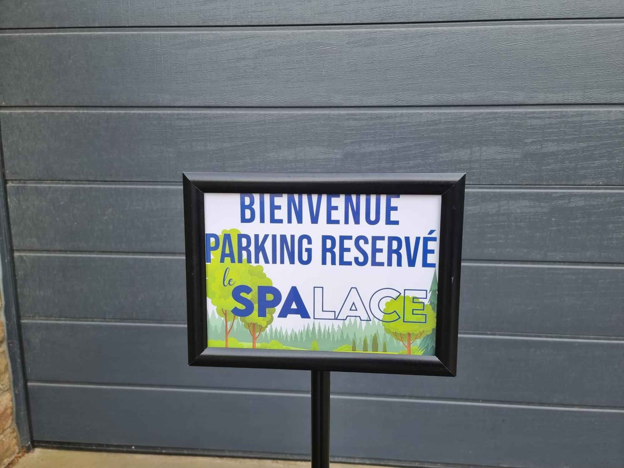 Le Spalace المظهر الخارجي الصورة